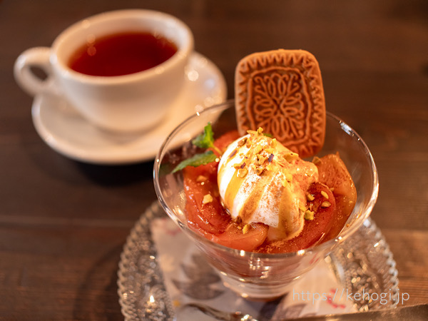 café TREE FROG,カフェ ツリーフロッグ,春日市,カエル,焼き林檎のパフェ,りんご,紅茶