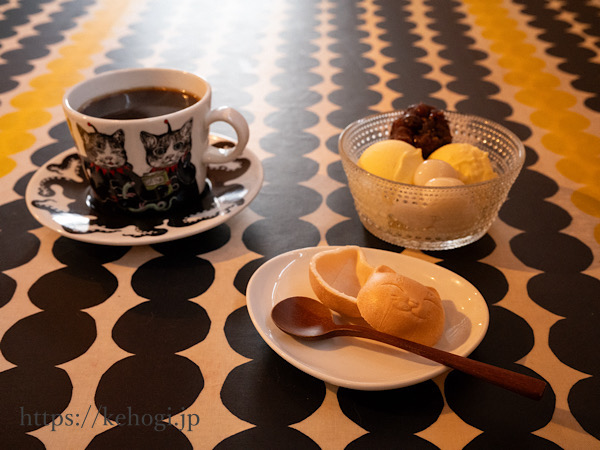 カフェと間koya,福岡県福岡市早良区石釜,カフェkoya,カフェコヤ,猫店長,はんぺんまる